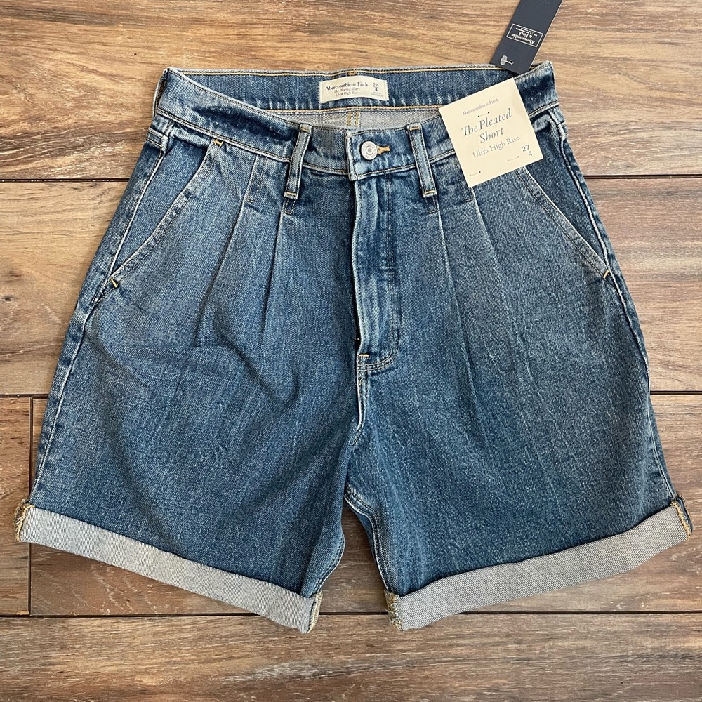 Abercrombie & Fitch, Pleated Medium Color High Waist Denim Short, Size:27